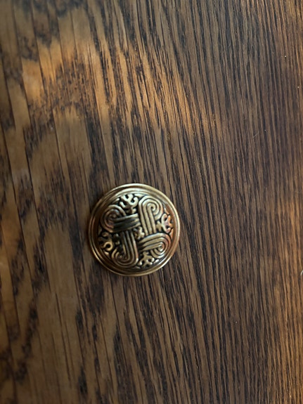 Kalevala Hannun vaakuna pronssinen rintaneula