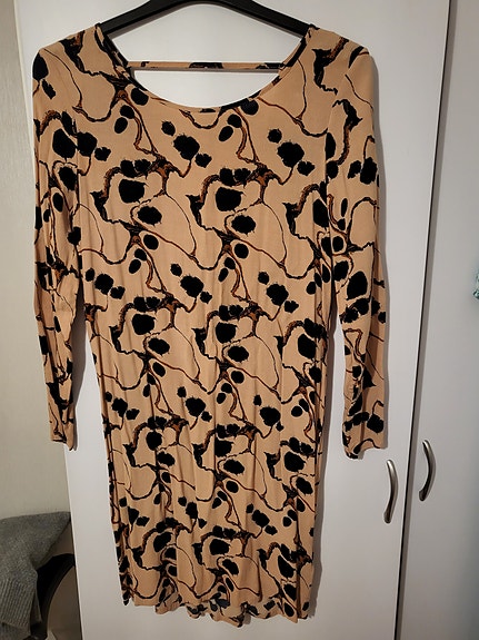 Ichi naisten mekko