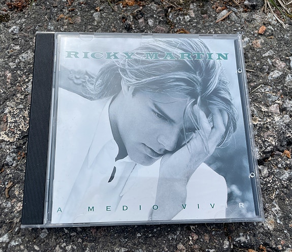 Ricky Martin - A medio vivir