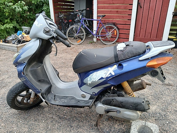 Skootteri Honda X8R penkki