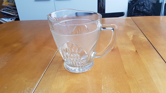 Englantilainen vanha lasikannu.