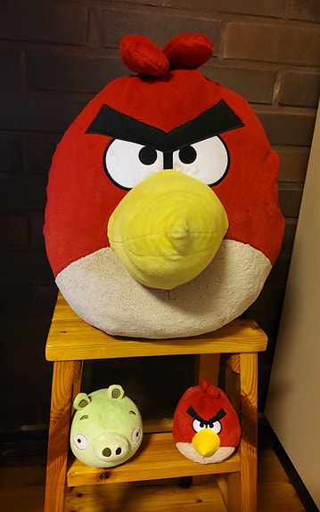 Myynnissä Angry Birdsit.