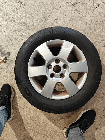 Skoda kesärenkaat alu vanteilla uudet