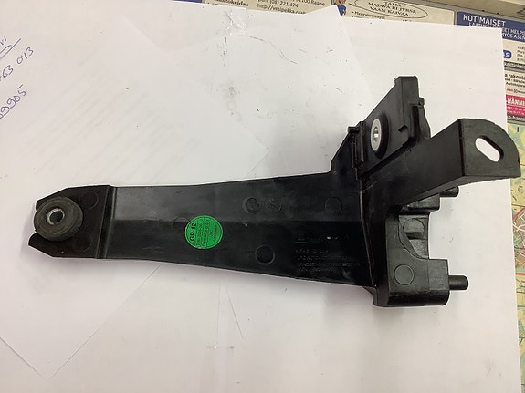 39017042 ABS-pumpun kiinnike Opel Astra K