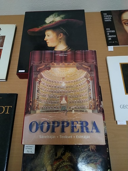 1500 kuvaa: Iso OOPPERA kirja - András Batta