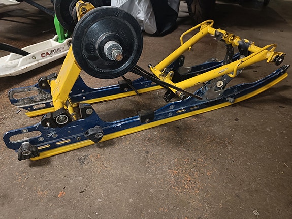 Ski-doo Rev SC3? telasto osina
