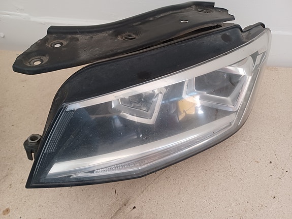 VW CADDY IV 2015-20 ajovalo vasen xenon 2K1941039A