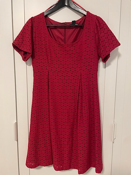 Kaunis herkullisen värinen mekko