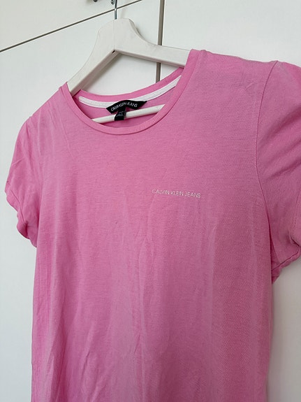 Calvin Klein pinkki t-paita
