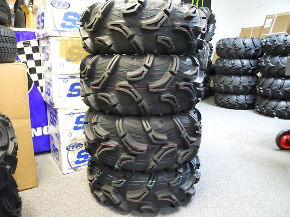 mönkijän renkaat 28x10-12 ja 28x12-12 Maxxis ZILLA