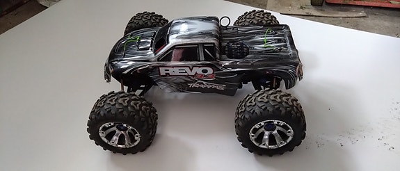 RC-Auto Traxxas revo 3.3