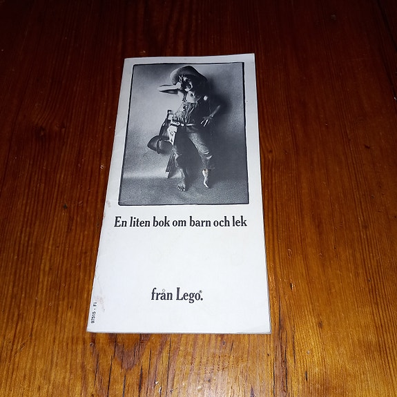Lego'n pieni kirja lapsista ja lasten leikeistä / En liten bok om barn och lek..