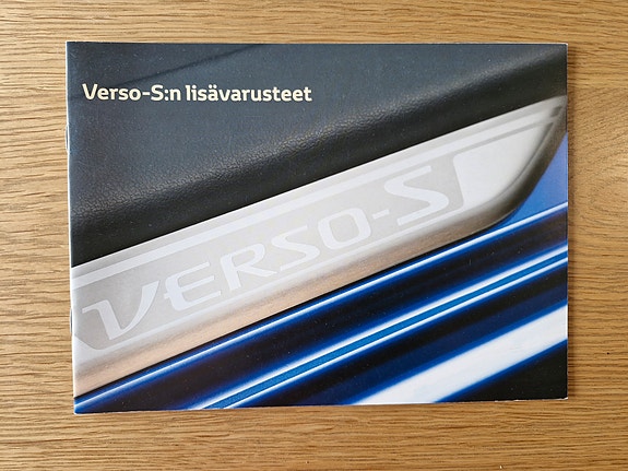Toyota Verso-S:n lisävarusteet -esite 2011