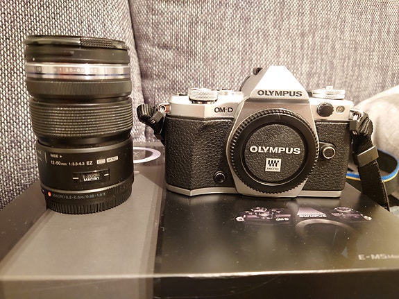 Olympus OM-D E-M5 Mark II + 4 objektiivia ja tarvikkeita