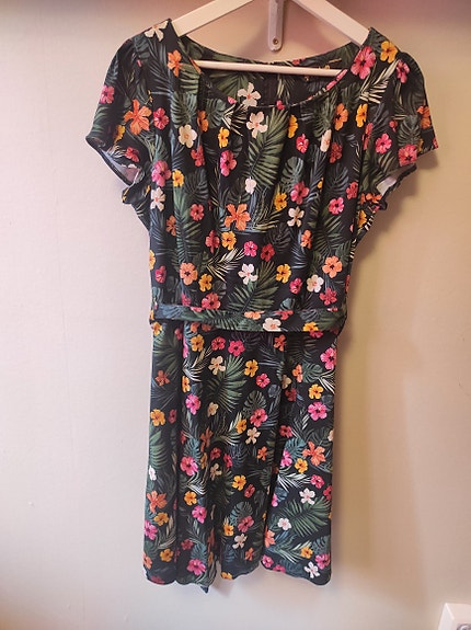Lady vintage kellomekko