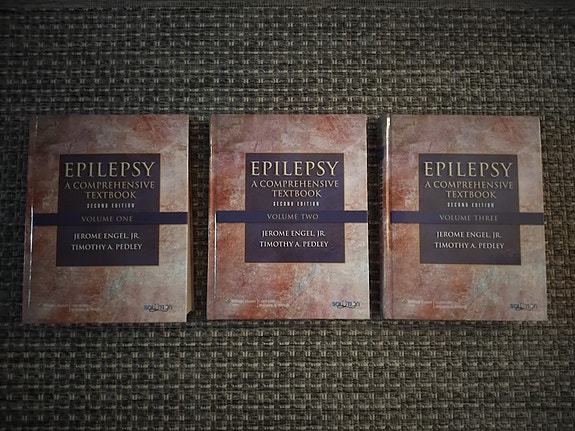 Epilepsy: A Comprehensive Textbook kirjasarja 3kpl | Tori