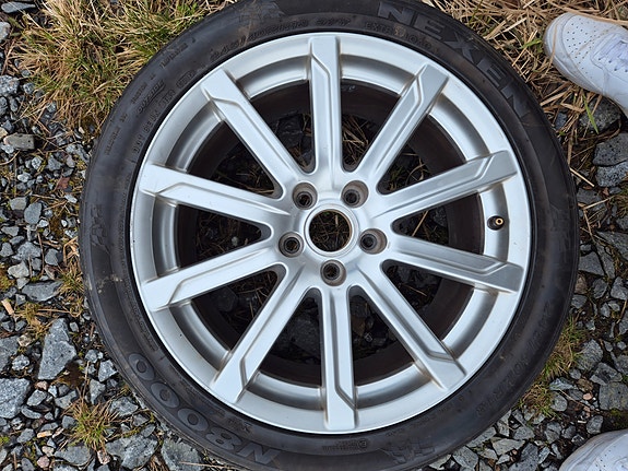 18 Audin Oem aluvanne 1kpl 245/40/18 kesärenkaalla