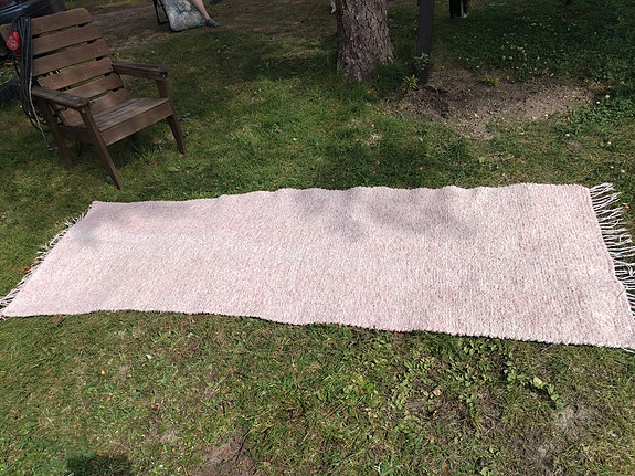 Vaaleanpunainen matto x 2 (60€/kpl)