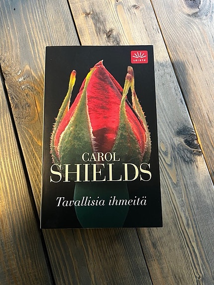Tavallisia ihmeitä KOOTUT NOVELLIT Carol Shields