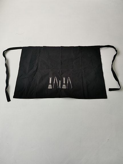 Esiliina: 73x102 cm, kuin uusi, musta, tasku.