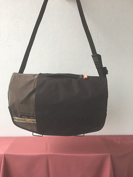 Olkalaukku Golla . koko XL.  laukku. Vintage.