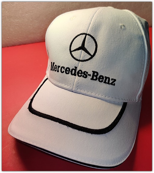Uusi valkoinen Mercedes lippalakki, brodeeratut tekstuurit