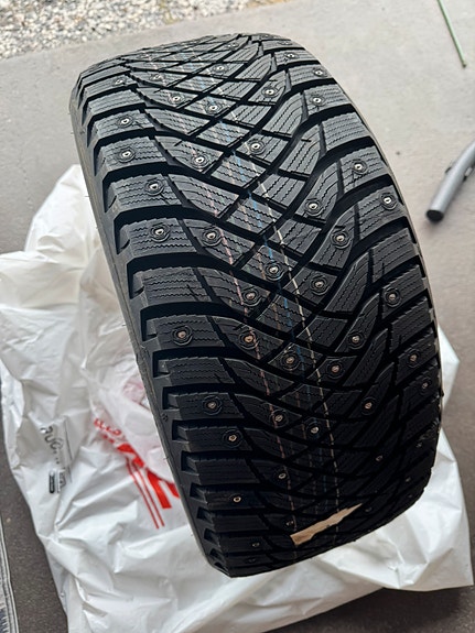 235/40 R19 goodyear ultra grip arctic 2