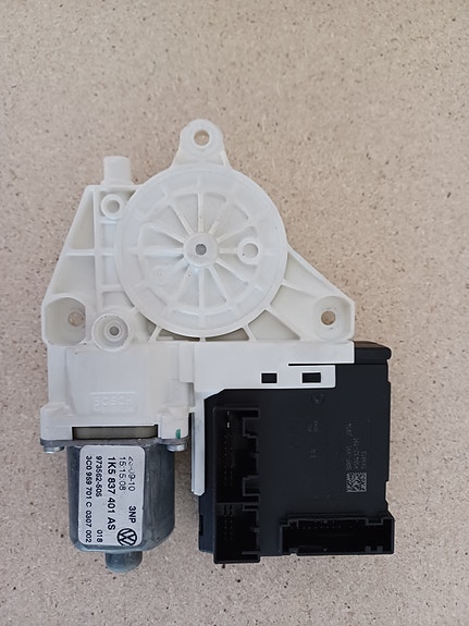 VW GOLF VI lasinnostimen moottori vasen etu 1K5837401AS