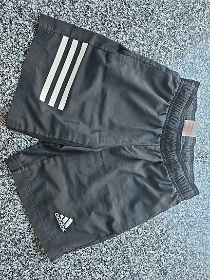 Lasten Adidas ja umbro shortsit 5e kpl