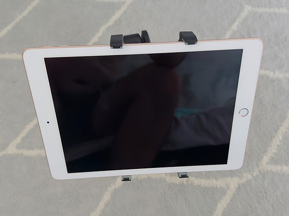 IPAD 6th 128 GB KULTA / Teline Iklip
