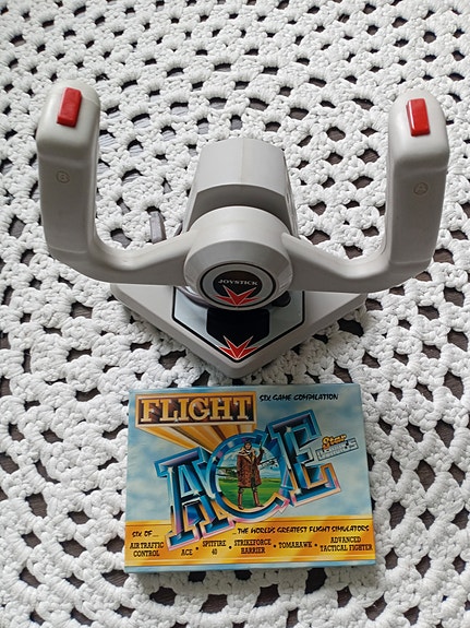 Commodore 64 Joystick ja Flight Ace peli