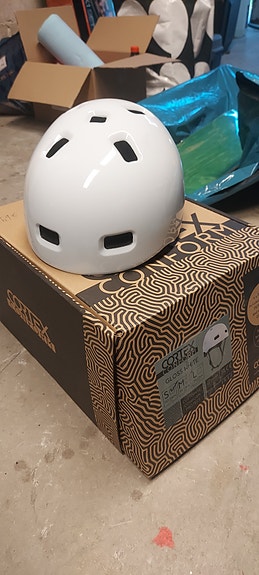 Uusi Cortex Conform scootti-/skeittikypärä S