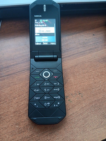 Nokia 7070prism+laturi
