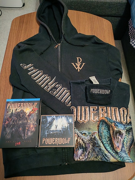 Powerwolf huppari, t paita, dvd, cd ja hikinauha. Heavy Metal, bändipaidat