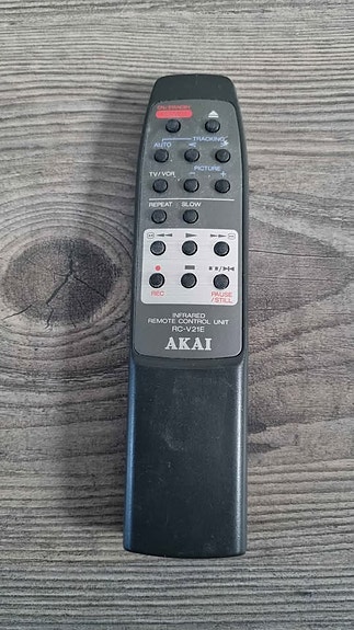 Kaukosäädin Akai