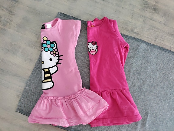 Hello Kitty mekot 2 kpl koko 86/92 sekä 104