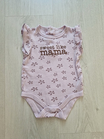 Lila lyhythihainen body, René Rofé, koko 3-6kk, vastaa 56