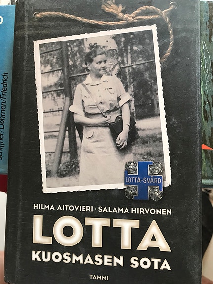 Militaria Tositarinaa joka kirja ’a 12€ kpl