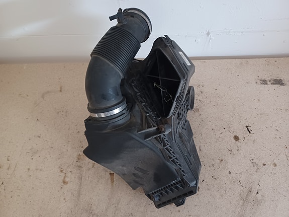 AUDI A5 2007-15 ilmansuodattimen kotelo 8K0133837BJ