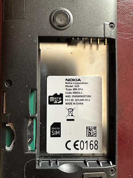 Nokia puhelin 520
