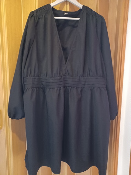 ALE/Plussize/Musta mekko koko 4XL