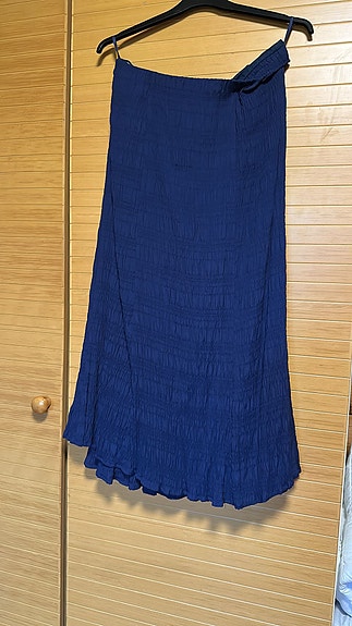 Sininen vuorellinen hame NP Collection.