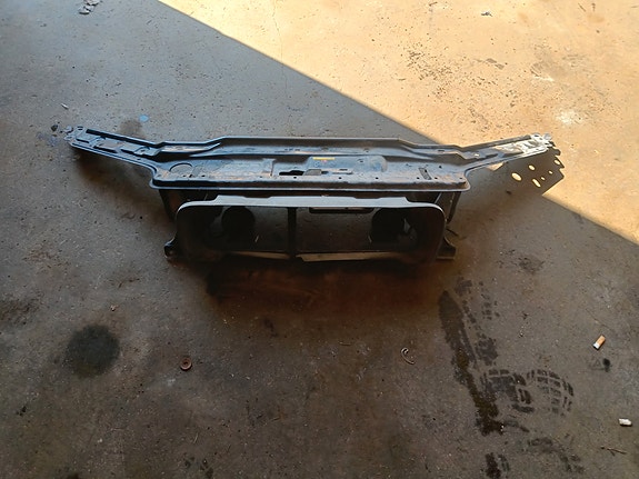 Volvo V70 MK2 keulan pelti osa