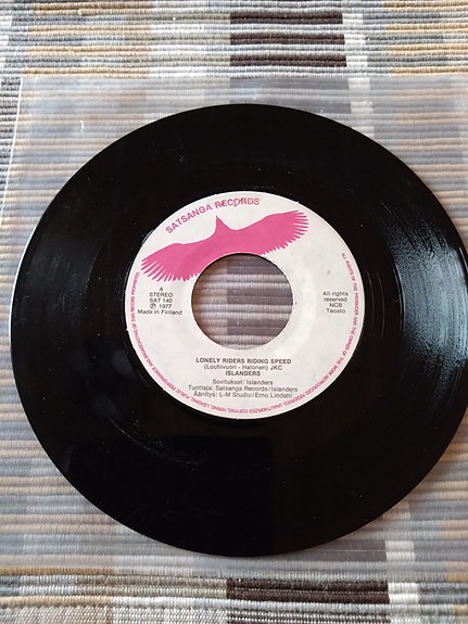 Islanders 7" Lonely Riders riding speed