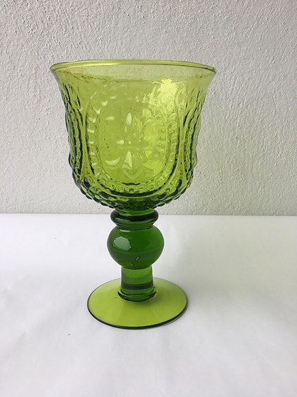 Vihreä lasi . Viinilasi . Vintage.