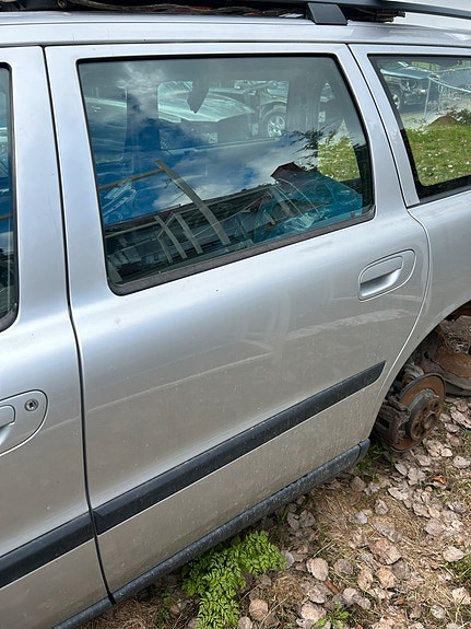 Volvo V70 mk2 vasen takaovi