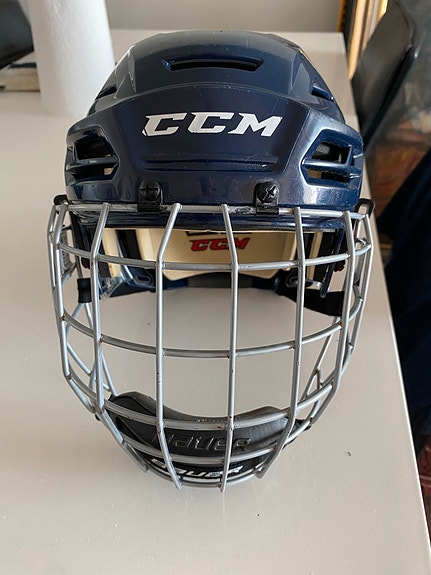 CCM Tacks 110 L kypärä Bauer ristikolla