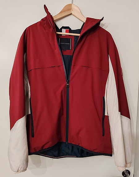 Tommy Hilfiger kevyttoppatakki