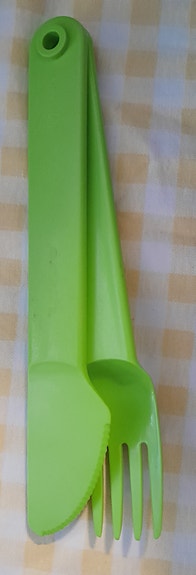Tupperware haarukka ja veitsi