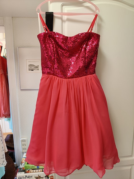 Pinkki juhlamekko (XS)